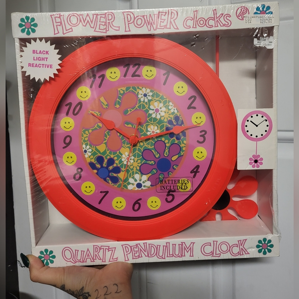 Vintage overocean quartz pendulum flower power hippy clock